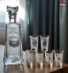 KARAFKA SKOŚNA 0,7 l + 6 kieliszków do wódki- URODZINY, Karciarz/Pokerzysta/Poker/Karty (1)