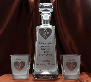 KARAFKA SKOŚNA 0,7 l + 2 szklanki do whisky- ROCZNICA ŚLUBU (1)