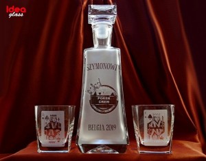 KARAFKA SKOŚNA 0,7 l + 2 szklanki do whisky-URODZINY, Pokerzysta/Karciarz/Karty/Poker (1)