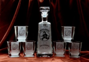 KARAFKA SKOŚNA 0,7 l + 6 szklanek do whisky- URODZINY Strażak (1)