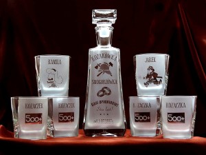 KARAFKA SKOŚNA 0,7 l + 6 szklanek do whisky- PREZENT NA ŚLUB (1)