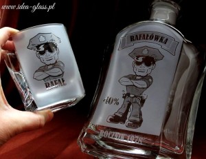 KARAFKA CAPITOL 0,7 l + 2 szklanki do whisky URODZINY (1)