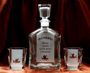 KARAFKA CAPITOL 0,7 l  + 2 szklanki do whisky URODZINY Wędkarz (1)