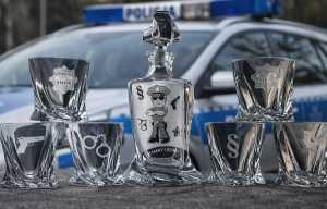 Bohemia KARAFKA QUADRO 0,85 l + 6 szklanek do whisky- POLICJA/POLICJANT