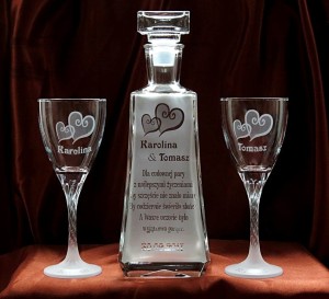 KARAFKA SKOŚNA 0,7 l + 2 kieliszki do wina/szampana - PREZENT NA ŚLUB